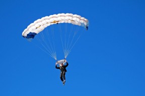 九游（jiuyou.com）游戏-青少年足球交流活动频繁举行，提升少年球员的综合素质，青少年足球训练方案