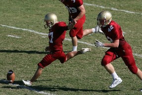 九游电脑版-大型冲浪骑行竞赛，海浪与速度的完美融合，冲浪比赛计分规则